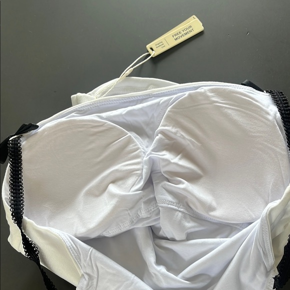 🎁OGL Off-White Fitted Camisole with Black Bow Accent Straps🎁 - Picture 5 of 7